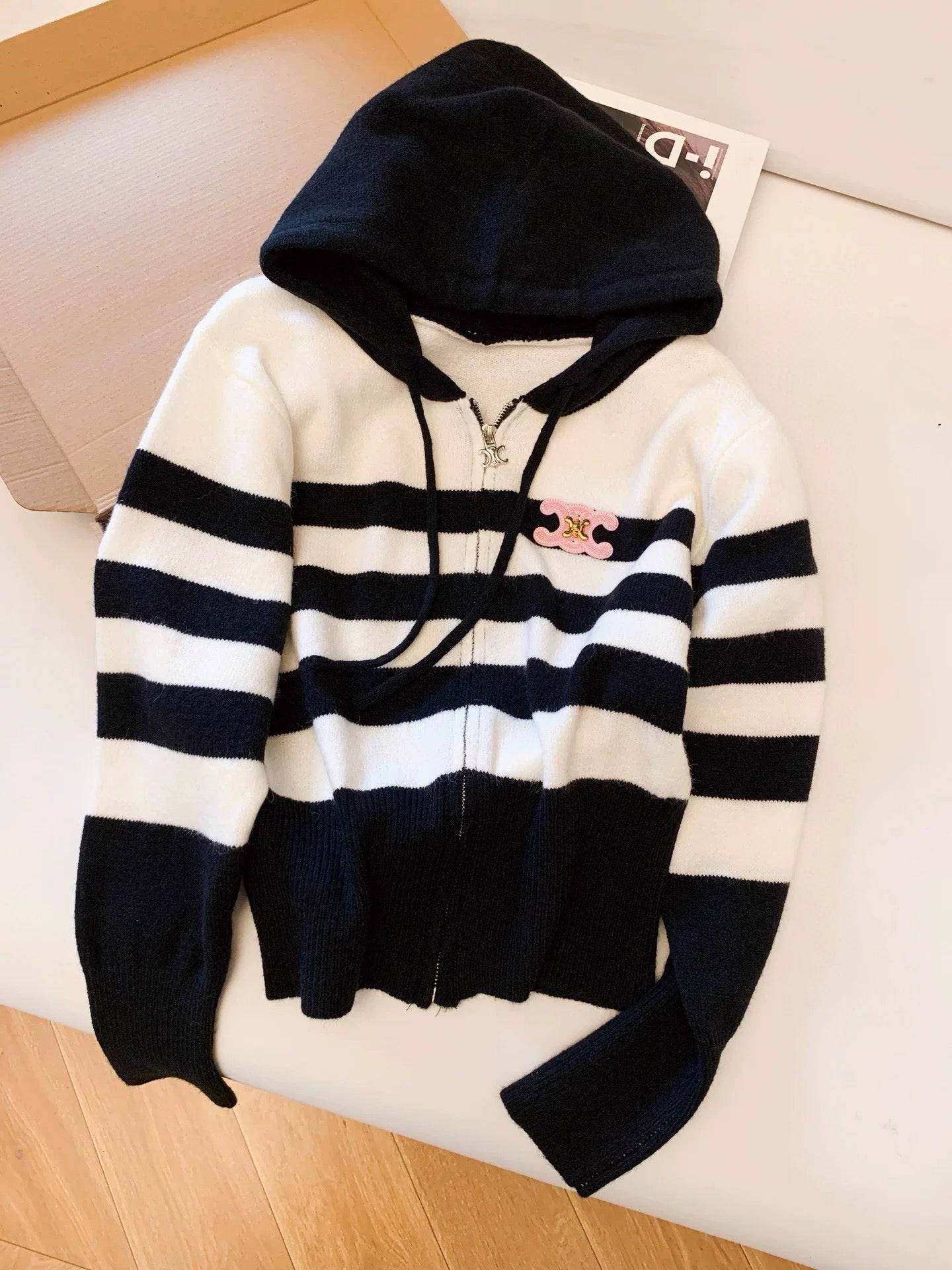 CLNE ZEBR STRICKJACKE