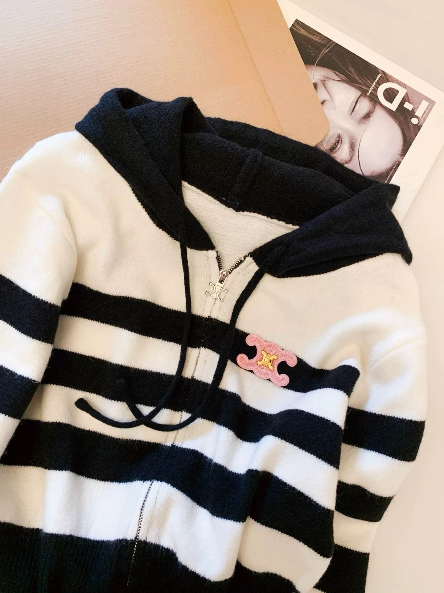 CLNE ZEBR STRICKJACKE