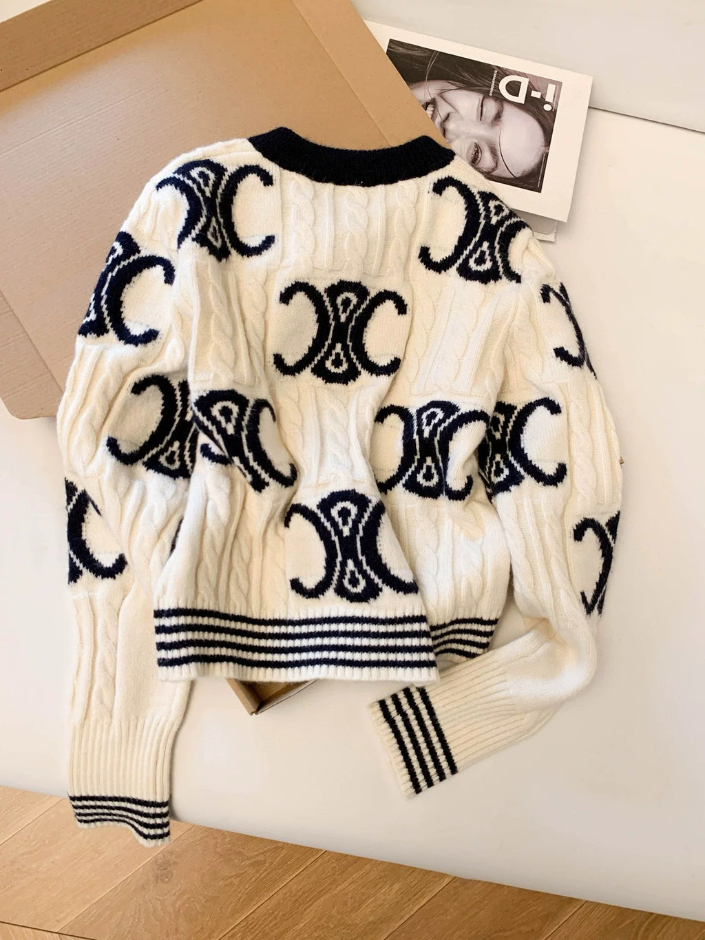 CLNE LGO STRICKJACKE