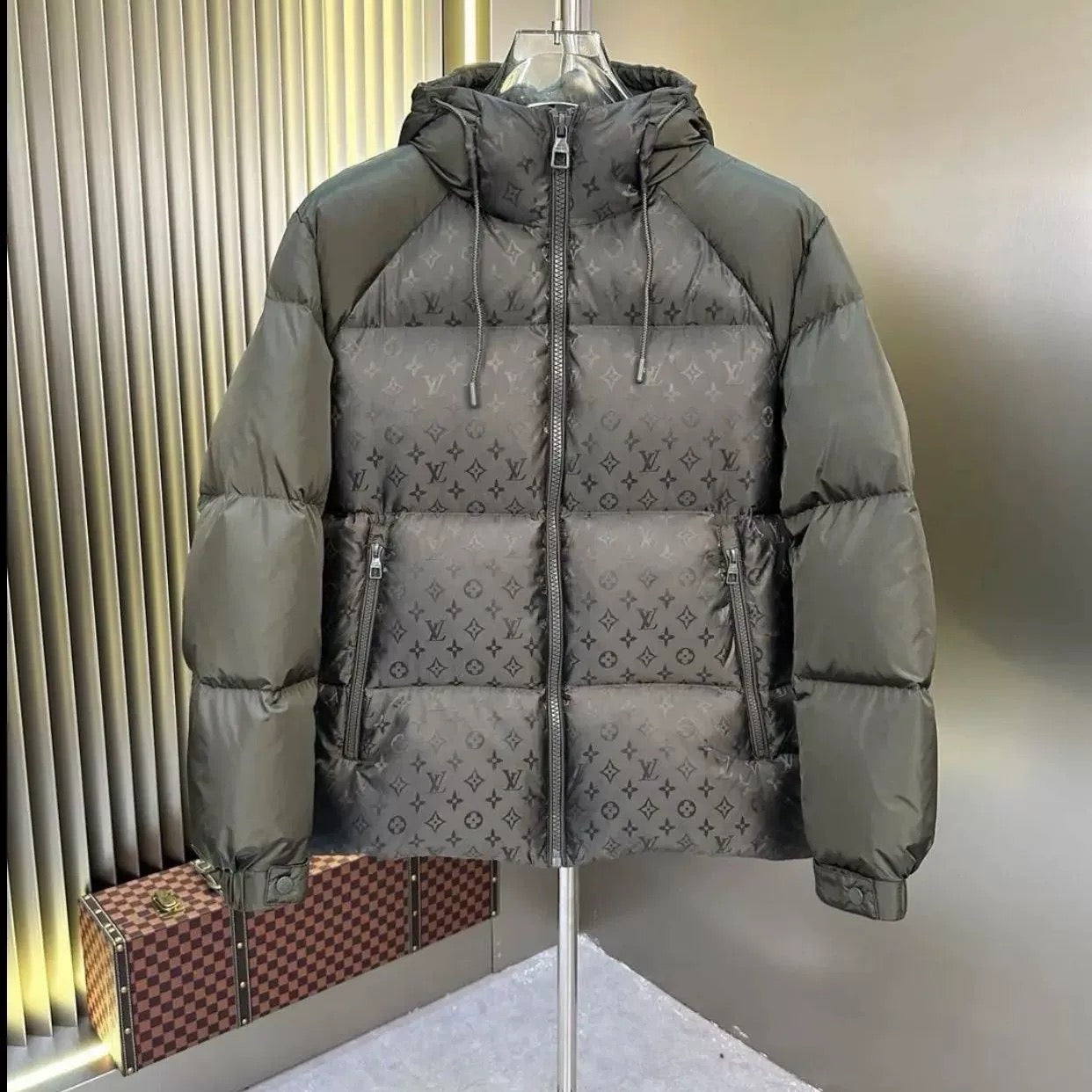 LV  MONO WINTERJACKE